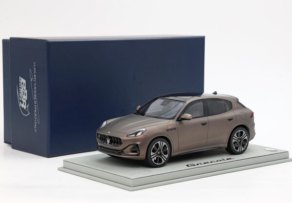 Maserati Maserati Grecale Folgore SUV 2022 + Showcase - 1:18 - BBR Maserati Maserati Grecale Folgore SUV 2022 + Showcase - 1:18 - BBR