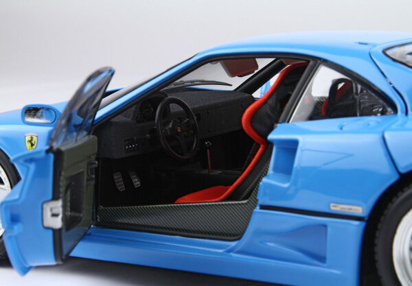 Ferrari Ferrari F40 1987 Silver Rims + Showcase - 1:18 - BBR-Kyosho Ferrari Ferrari F40 1987 Silver Rims + Showcase - 1:18 - BBR-Kyosho