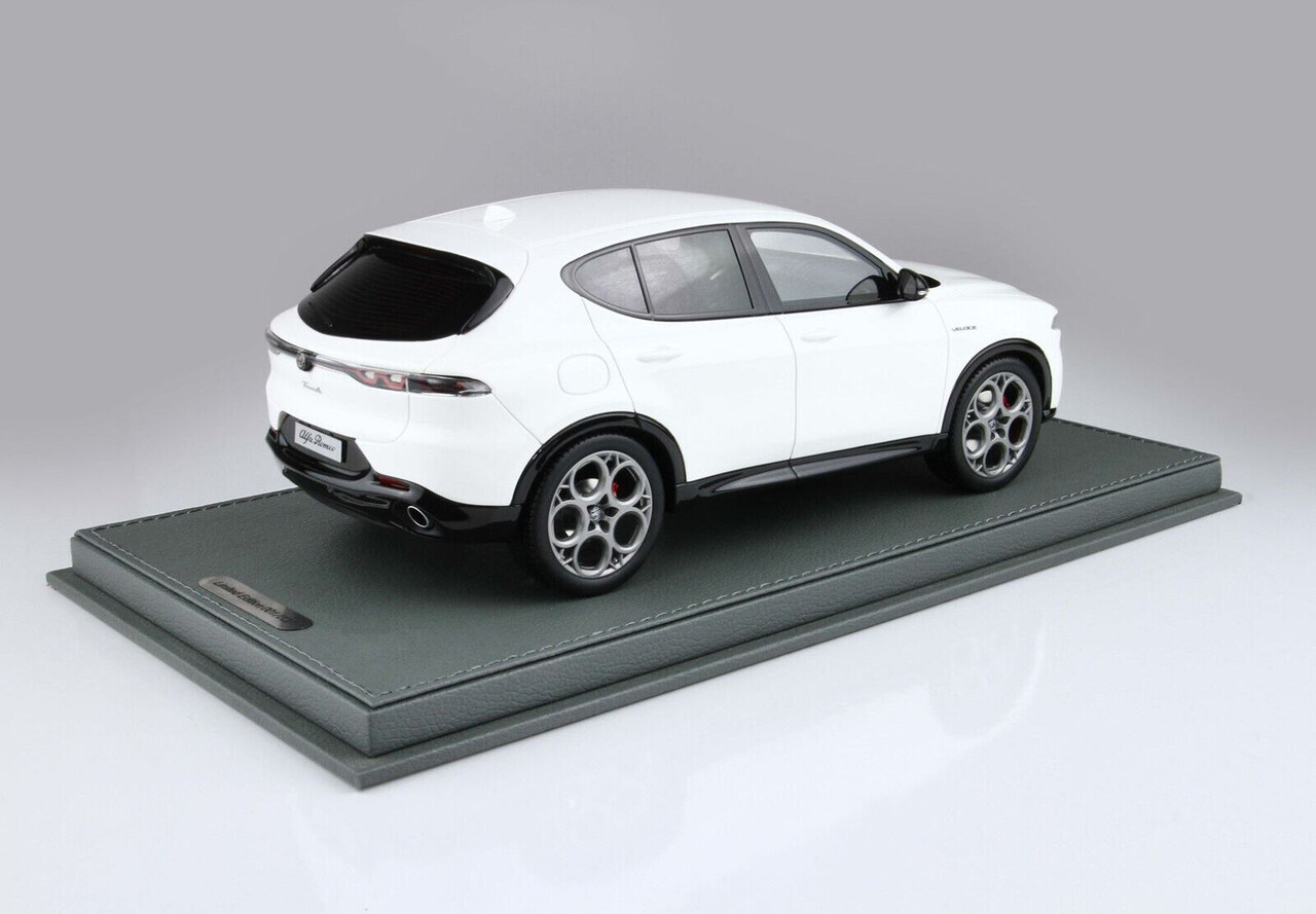 Alfa Romeo Alfa Romeo Tonale Veloce Plug-in-Hybrid 2023 + Showcase - 1:18 - BBR Alfa Romeo Alfa Romeo Tonale Veloce Plug-in-Hybrid 2023 + Showcase - 1:18 - BBR