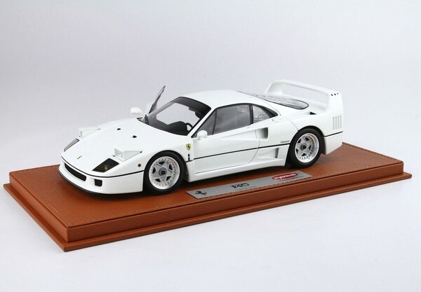 Ferrari Ferrari F40 1987 + Showcase - 1:18 - BBR /Kyosho Ferrari Ferrari F40 1987 + Showcase - 1:18 - BBR /Kyosho