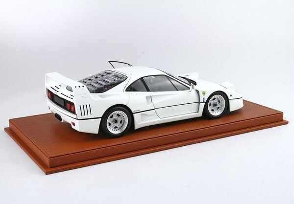 Ferrari Ferrari F40 1987 + Showcase - 1:18 - BBR /Kyosho Ferrari Ferrari F40 1987 + Showcase - 1:18 - BBR /Kyosho