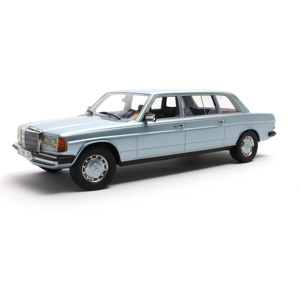 Mercedes-Benz 220 (W187) Limousine 1953 - 1:18 - Cult Scale Models
