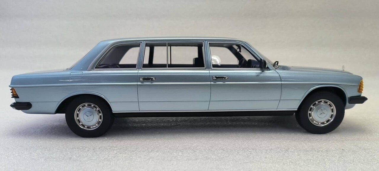 Mercedes-Benz Mercedes-Benz E-Class E250 (W123) 1978 - 1:18 - Cult Scale Models Mercedes-Benz Mercedes-Benz E-Class E250 (W123) 1978 - 1:18 - Cult Scale Models