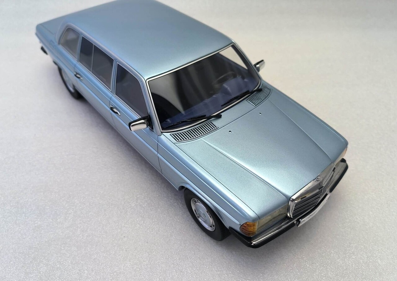 Mercedes-Benz Mercedes-Benz E-Class E250 (W123) 1978 - 1:18 - Cult Scale Models Mercedes-Benz Mercedes-Benz E-Class E250 (W123) 1978 - 1:18 - Cult Scale Models
