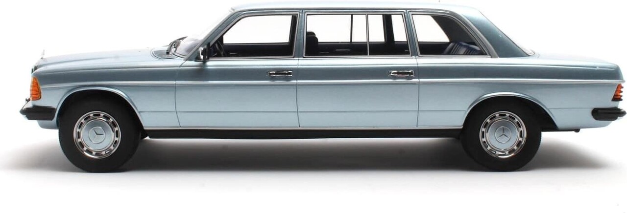 Mercedes-Benz Mercedes-Benz E-Class E250 (W123) 1978 - 1:18 - Cult Scale Models Mercedes-Benz Mercedes-Benz E-Class E250 (W123) 1978 - 1:18 - Cult Scale Models