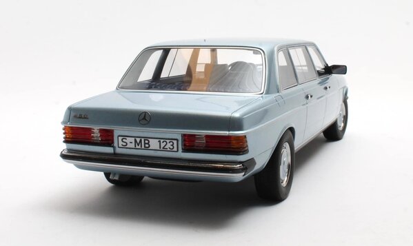 Mercedes-Benz Mercedes-Benz E-Class E250 (W123) 1978 - 1:18 - Cult Scale Models Mercedes-Benz Mercedes-Benz E-Class E250 (W123) 1978 - 1:18 - Cult Scale Models