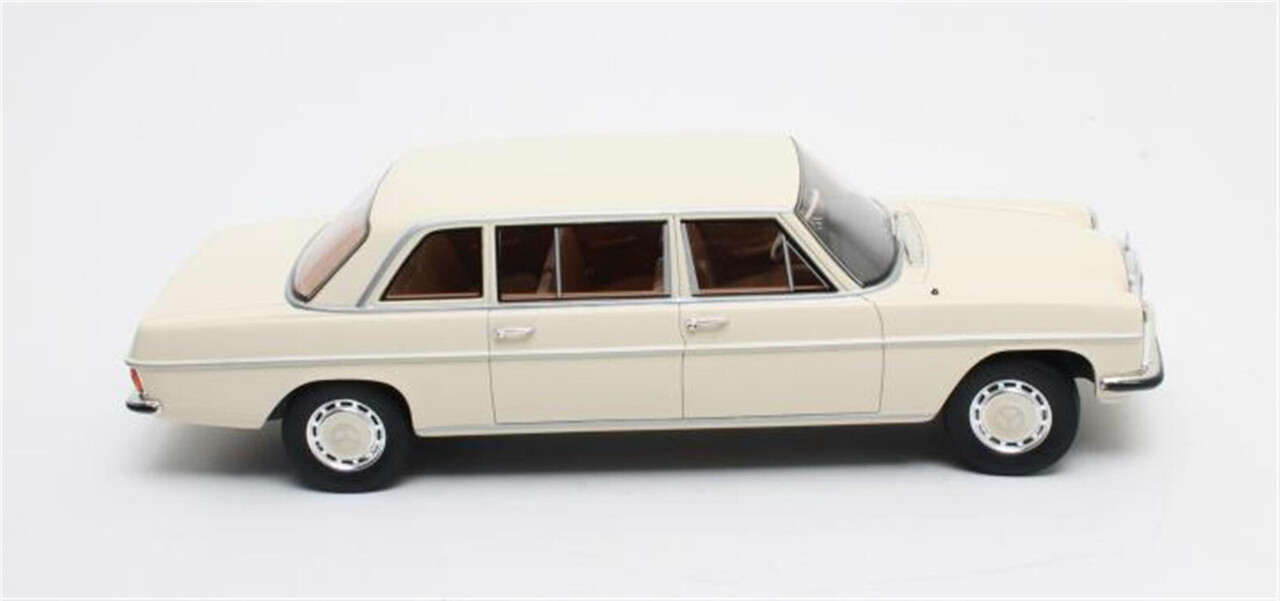 Mercedes-Benz Mercedes-Benz 230 (W114) Limousine Long LHD 1970 - 1:18 - Cult Scale Models