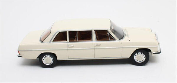 Mercedes-Benz Mercedes-Benz 230 (W114) Limousine Long LHD 1970 - 1:18 - Cult Scale Models