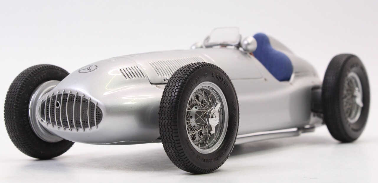 Formule 1 Mercedes-Benz W165 Der grosse Sieger von Tripolis 1939 - 1:18 - CMC Formule 1 Mercedes-Benz W165 Der grosse Sieger von Tripolis 1939 - 1:18 - CMC