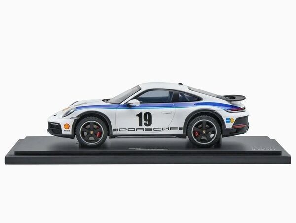 Porsche Porsche 911 Dakar + Showcase - 1:18 - Spark