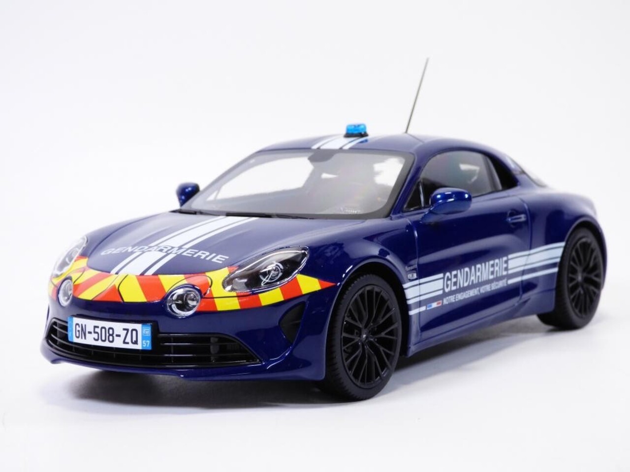 Alpine  Alpine A110 S 2023  'Gendarmerie' - 1:18 - Norev Alpine  Alpine A110 S 2023  'Gendarmerie' - 1:18 - Norev