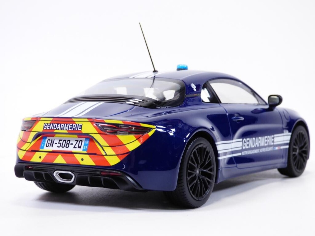 Alpine  Alpine A110 S 2023  'Gendarmerie' - 1:18 - Norev Alpine  Alpine A110 S 2023  'Gendarmerie' - 1:18 - Norev