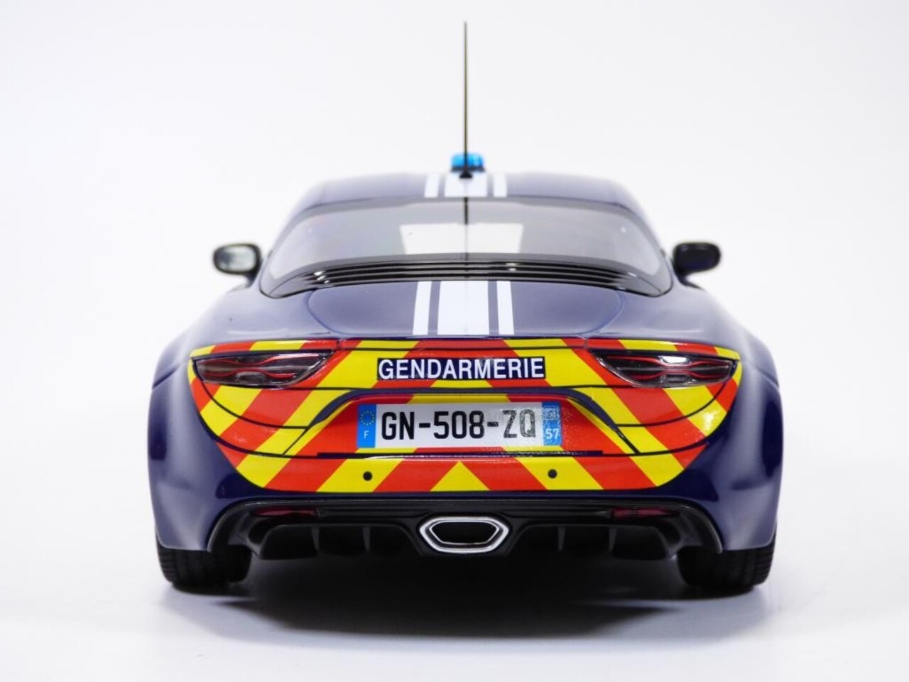 Alpine  Alpine A110 S 2023  'Gendarmerie' - 1:18 - Norev Alpine  Alpine A110 S 2023  'Gendarmerie' - 1:18 - Norev