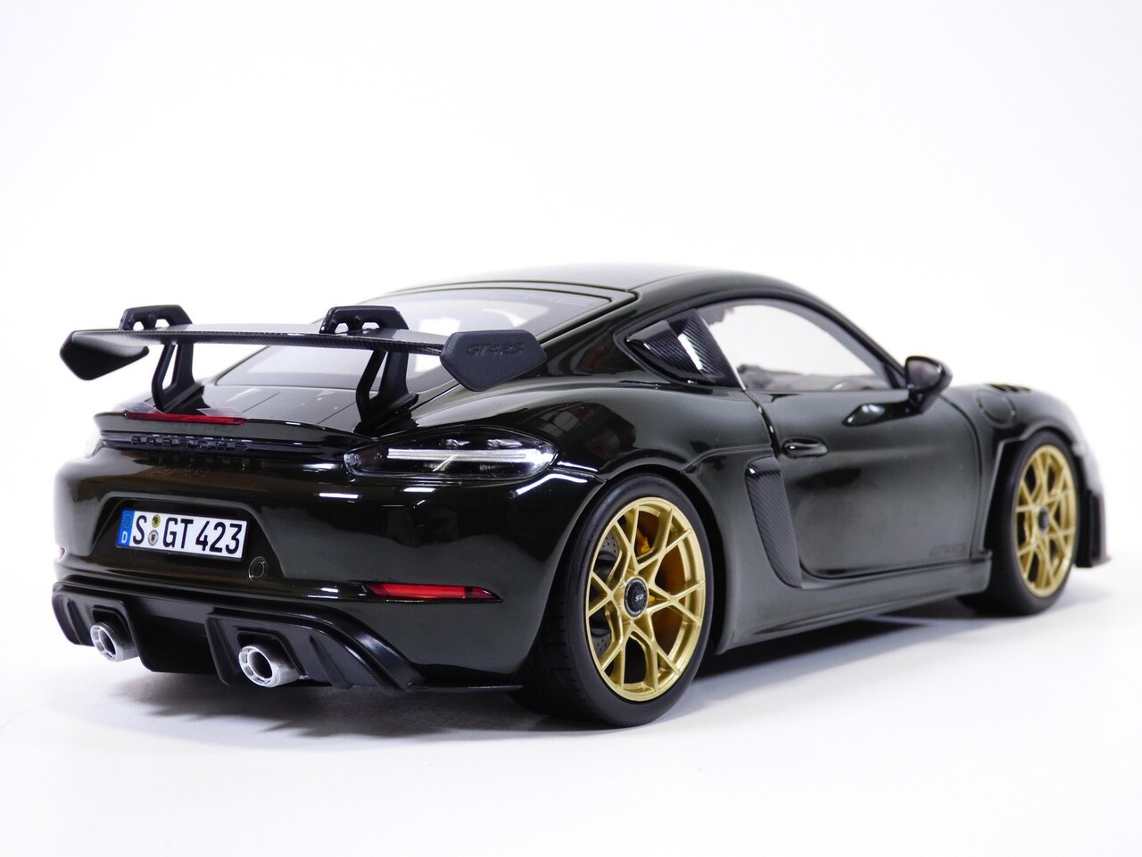 Porsche Porsche Cayman GT4 RS W/Weissach Package 2023 - 1:18 - Norev Porsche Porsche Cayman GT4 RS W/Weissach Package 2023 - 1:18 - Norev