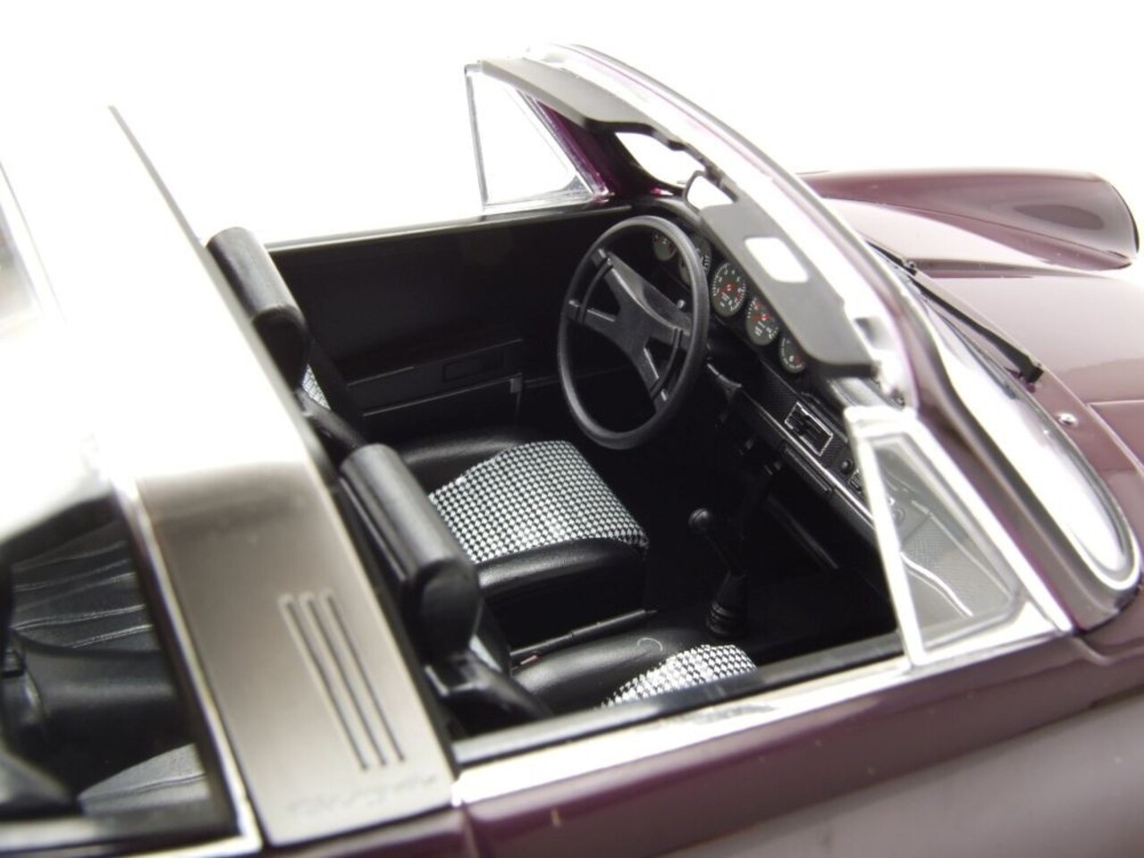 Porsche Porsche 911 E Targa 1971 - 1:18 - Norev Porsche Porsche 911 E Targa 1971 - 1:18 - Norev