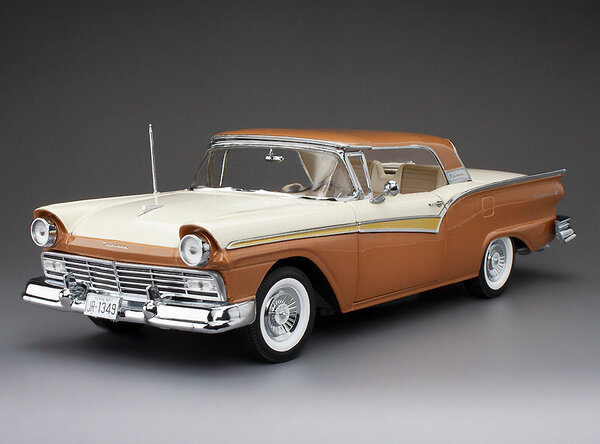 Ford Ford Fairlane 500 Skyliner 1957 - 1:18 - Sun Star Ford Ford Fairlane 500 Skyliner 1957 - 1:18 - Sun Star