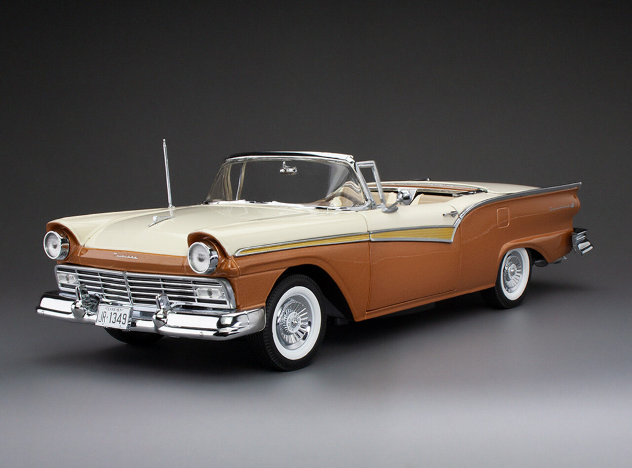 Ford Ford Fairlane 500 Skyliner 1957 - 1:18 - Sun Star Ford Ford Fairlane 500 Skyliner 1957 - 1:18 - Sun Star