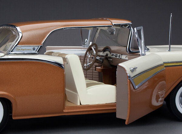 Ford Ford Fairlane 500 Skyliner 1957 - 1:18 - Sun Star Ford Ford Fairlane 500 Skyliner 1957 - 1:18 - Sun Star