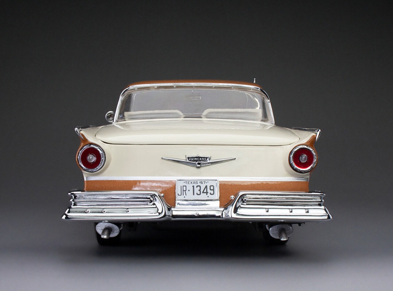 Ford Ford Fairlane 500 Skyliner 1957 - 1:18 - Sun Star Ford Ford Fairlane 500 Skyliner 1957 - 1:18 - Sun Star