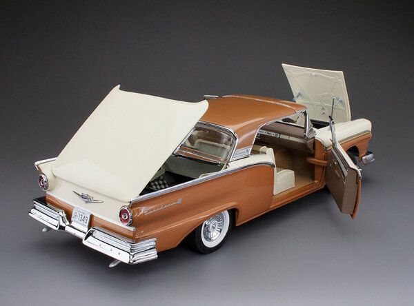 Ford Ford Fairlane 500 Skyliner 1957 - 1:18 - Sun Star Ford Ford Fairlane 500 Skyliner 1957 - 1:18 - Sun Star