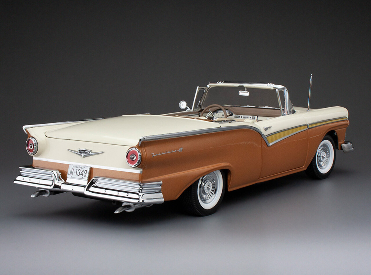 Ford Ford Fairlane 500 Skyliner 1957 - 1:18 - Sun Star Ford Ford Fairlane 500 Skyliner 1957 - 1:18 - Sun Star