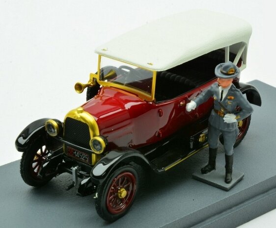 Fiat Fiat 501 Fiume 1919 + Figure Gabriele D'Annunzio (Italian Aristocrat) - 1:43 - Rio Fiat Fiat 501 Fiume 1919 + Figure Gabriele D'Annunzio (Italian Aristocrat) - 1:43 - Rio