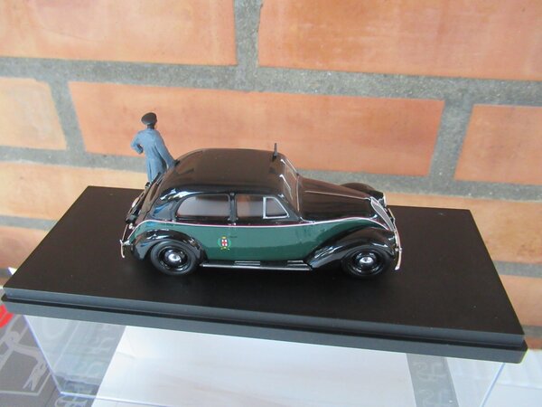 Fiat Fiat 1500 6C Taxi Rome + Driver 1940 - 1:43 - Rio Fiat Fiat 1500 6C Taxi Rome + Driver 1940 - 1:43 - Rio
