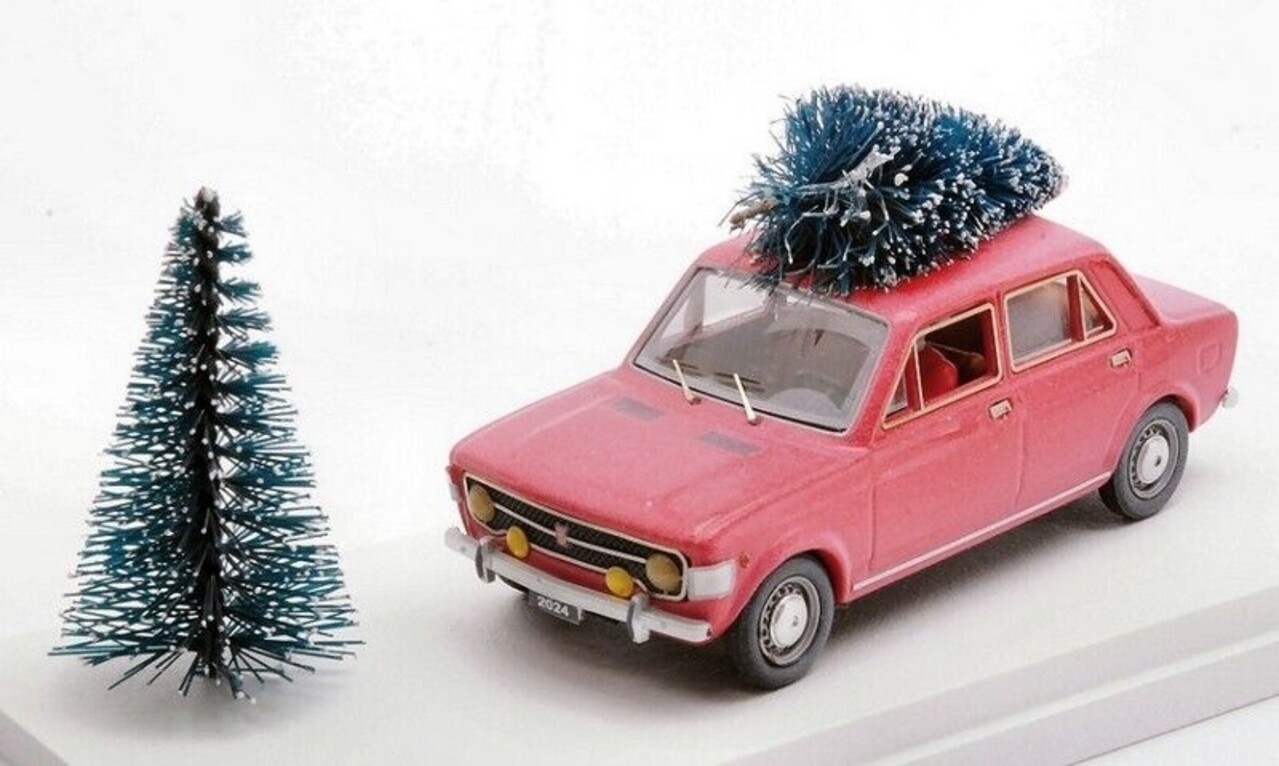 Fiat Fiat 128 I Series 1969 Christmas Edition + Figure Santa Claus - 1:43 - Rio Fiat Fiat 128 I Series 1969 Christmas Edition + Figure Santa Claus - 1:43 - Rio
