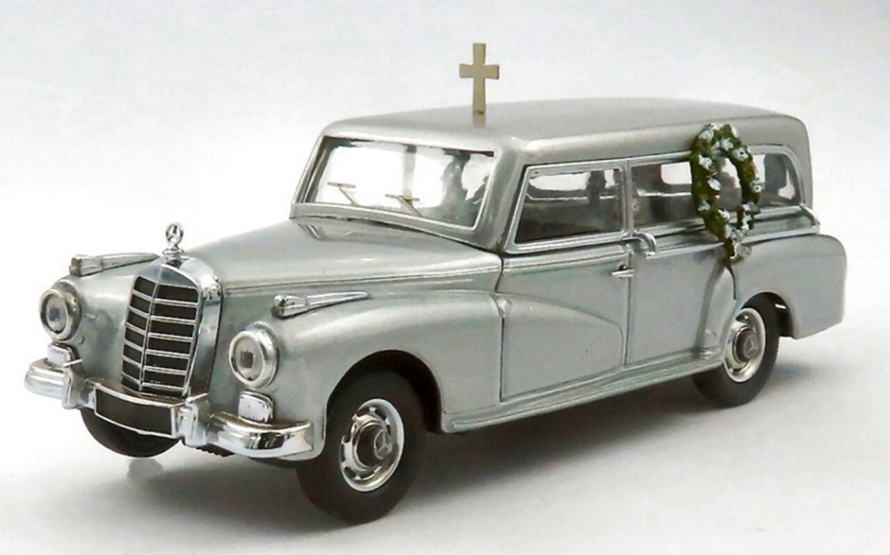 Mercedes-Benz Mercedes-Benz 300D Funeral Car 1960 - 1:43 - Rio Mercedes-Benz Mercedes-Benz 300D Funeral Car 1960 - 1:43 - Rio