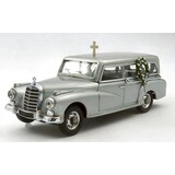 Mercedes-Benz Mercedes-Benz 300 D Funeral Car 1960 - 1:43 - Rio Mercedes-Benz Mercedes-Benz 300 D Funeral Car 1960 - 1:43 - Rio