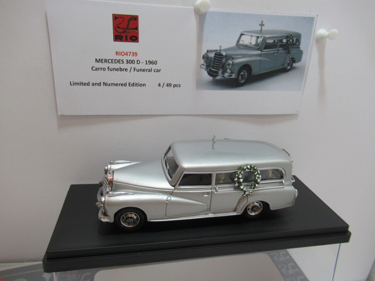 Mercedes-Benz Mercedes-Benz 300D Funeral Car 1960 - 1:43 - Rio Mercedes-Benz Mercedes-Benz 300D Funeral Car 1960 - 1:43 - Rio