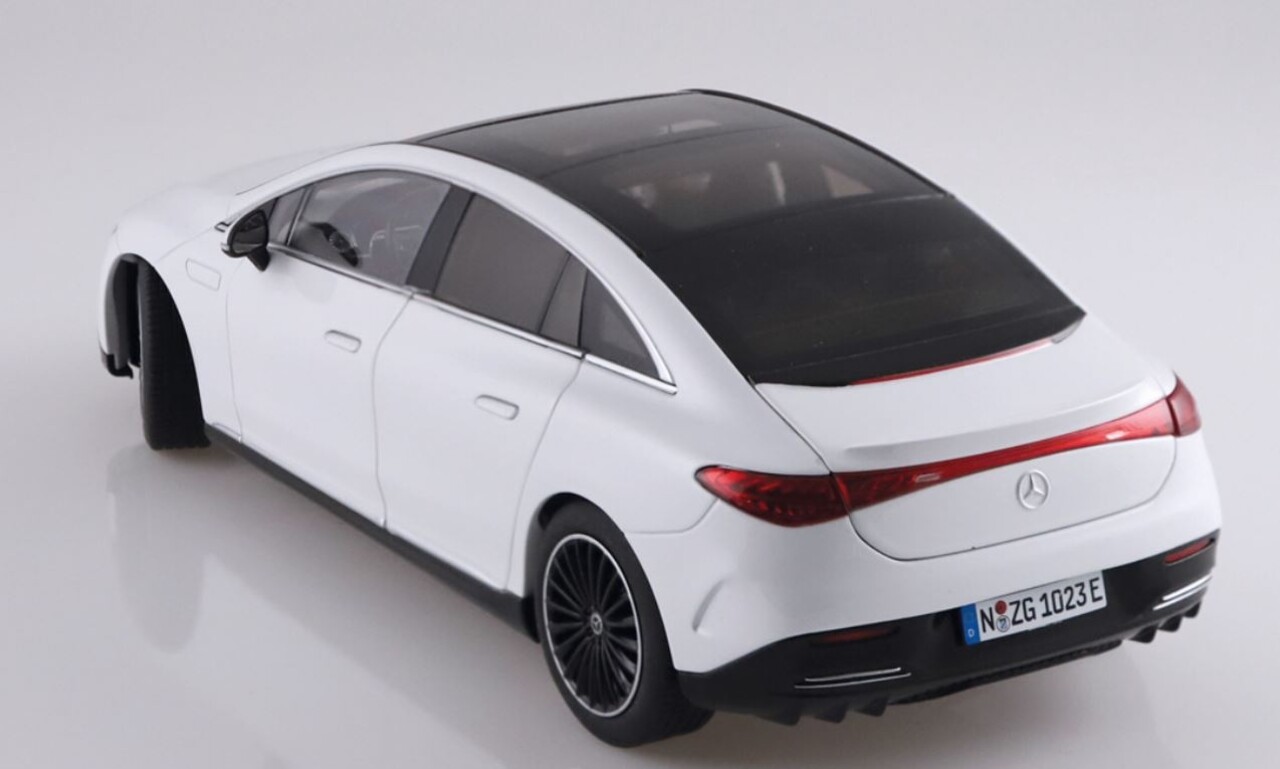 Mercedes-Benz Mercedes-Benz EQE - 1:18 - NZG Mercedes-Benz Mercedes-Benz EQE - 1:18 - NZG