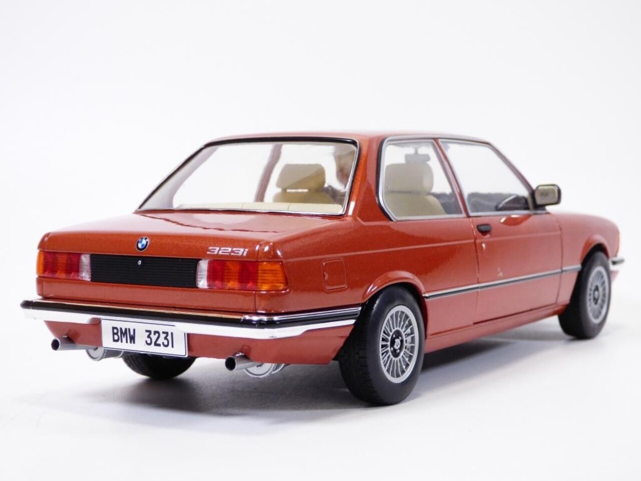 BMW BMW 3-Series 323i (E21) 1980 - 1:18 - Solido BMW BMW 3-Series 323i (E21) 1980 - 1:18 - Solido
