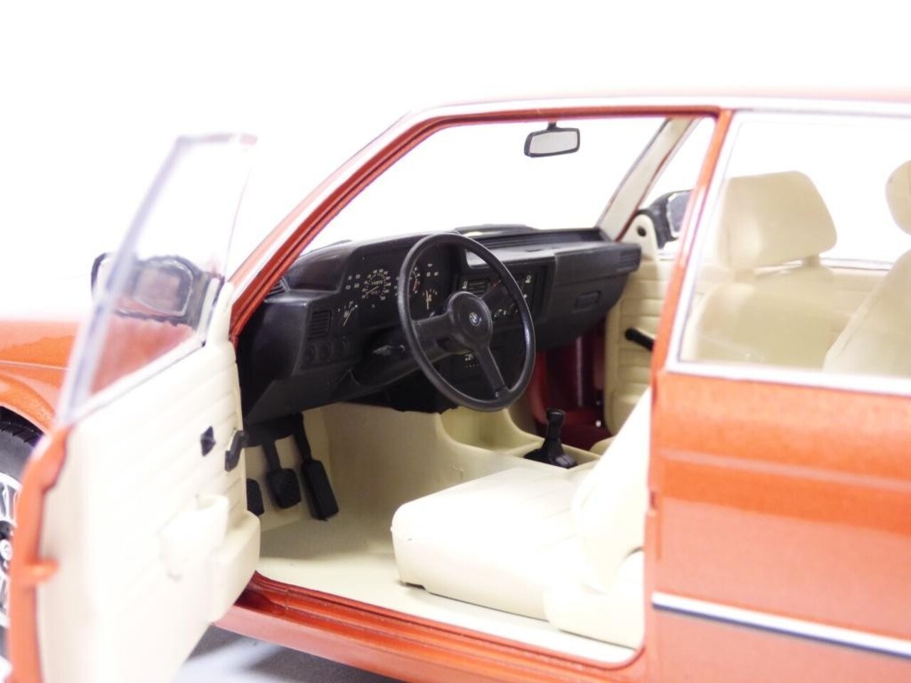 BMW BMW 3-Series 323i (E21) 1980 - 1:18 - Solido BMW BMW 3-Series 323i (E21) 1980 - 1:18 - Solido