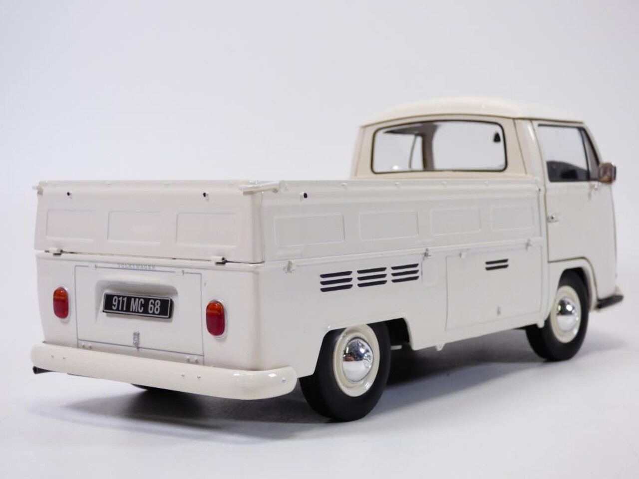 Volkswagen Volkswagen T2 Pick-Up 1968  - 1:18 - Solido Volkswagen Volkswagen T2 Pick-Up 1968  - 1:18 - Solido