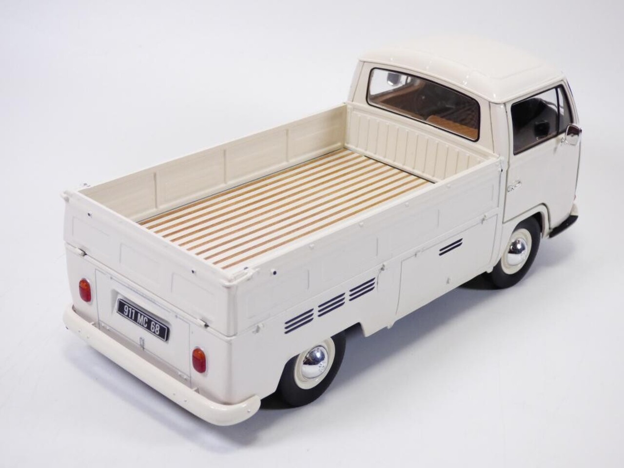 Volkswagen Volkswagen T2 Pick-Up 1968  - 1:18 - Solido Volkswagen Volkswagen T2 Pick-Up 1968  - 1:18 - Solido