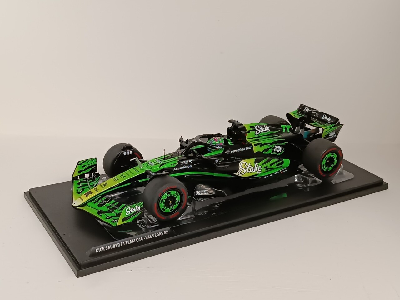 Formule 1 Sauber C44 #77 GP Las Vegas USA 2024 V. Bottas - 1:18 - Solido Formule 1 Sauber C44 #77 GP Las Vegas USA 2024 V. Bottas - 1:18 - Solido