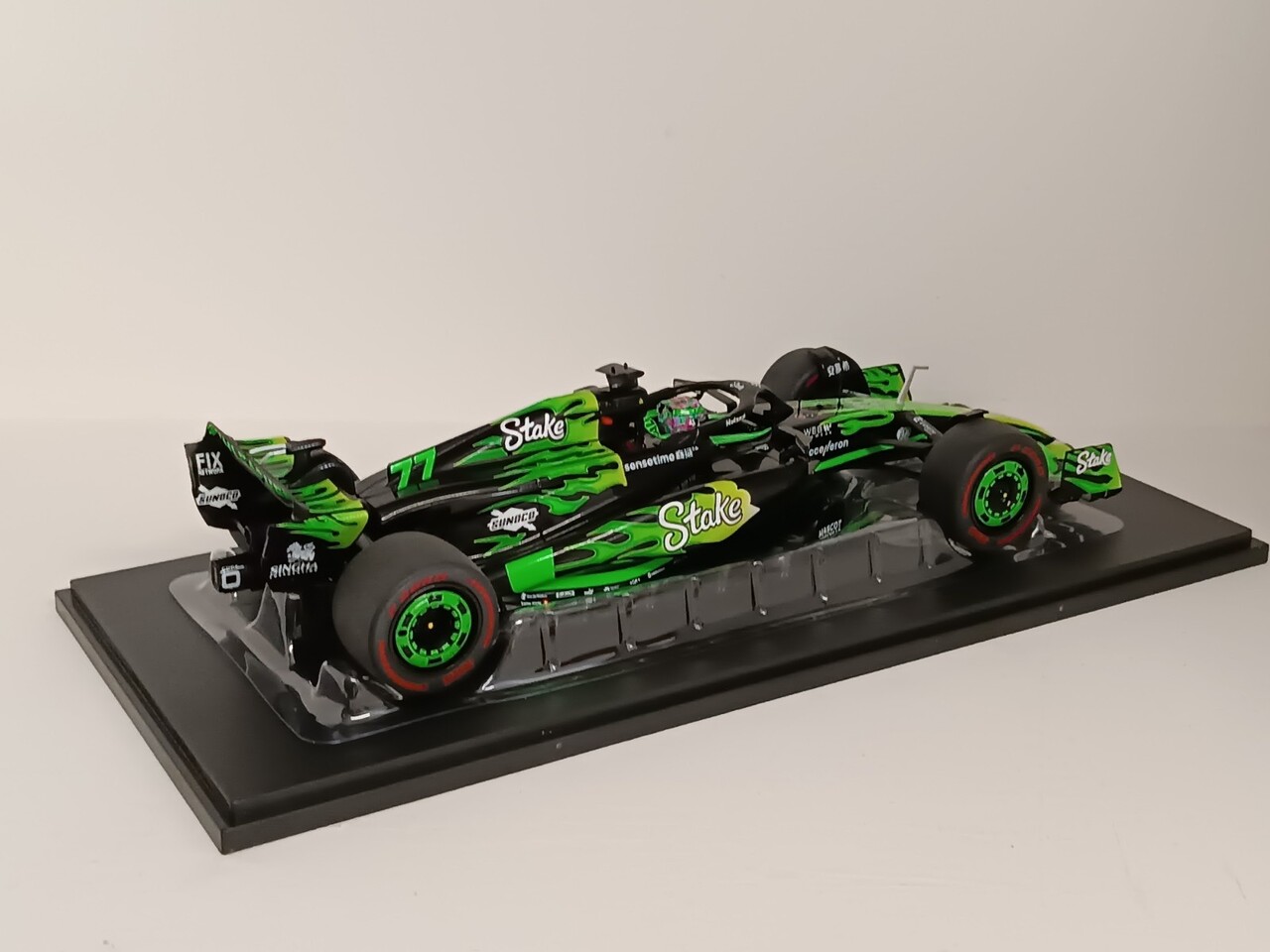 Formule 1 Sauber C44 #77 GP Las Vegas USA 2024 V. Bottas - 1:18 - Solido Formule 1 Sauber C44 #77 GP Las Vegas USA 2024 V. Bottas - 1:18 - Solido