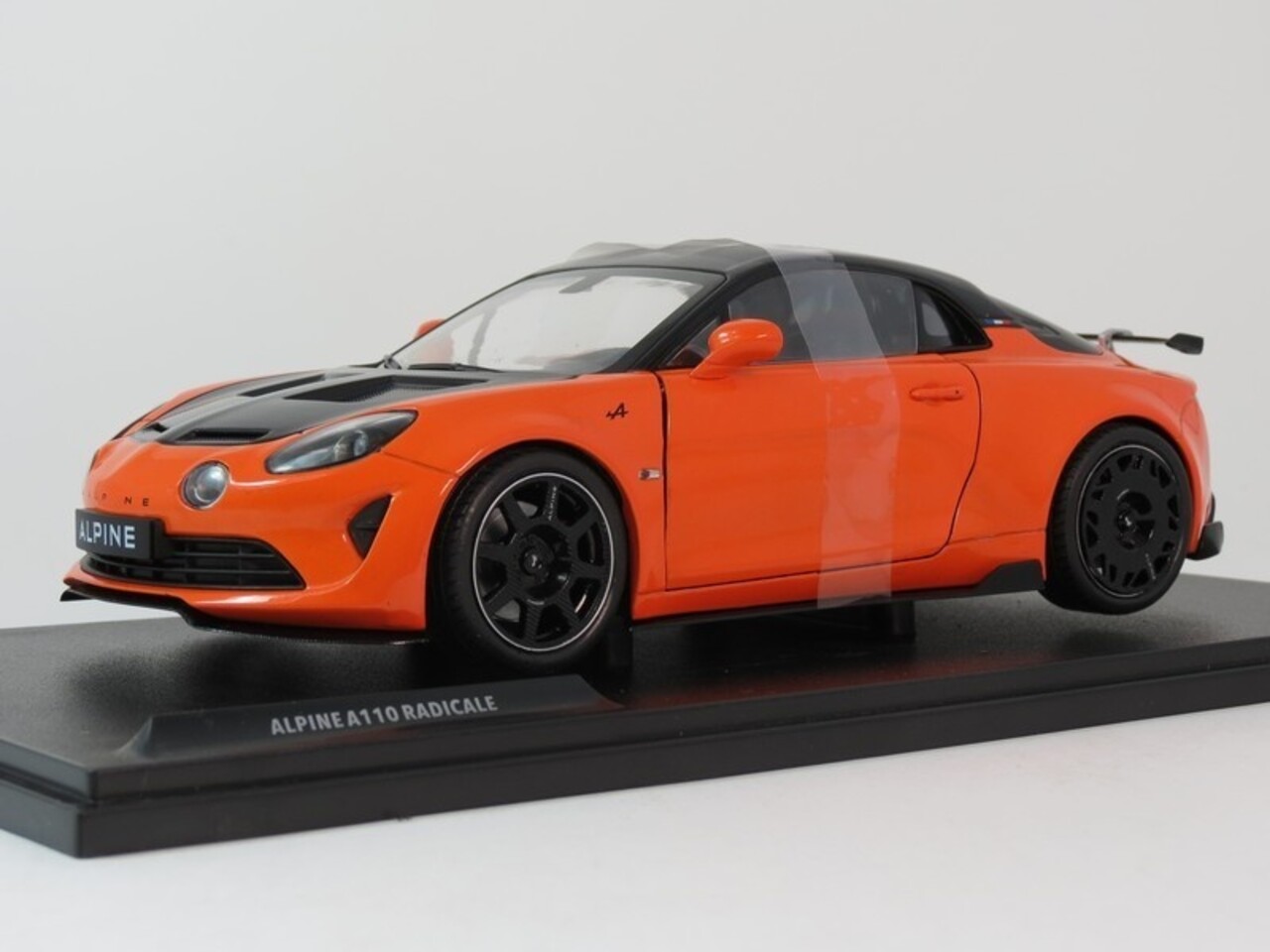 Alpine Alpine A110 Radicale Coupe 2024 - 1:18 - Solido Alpine Alpine A110 Radicale Coupe 2024 - 1:18 - Solido