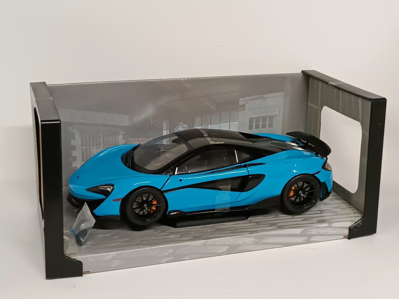 McLaren McLaren 600LT 2018 - 1:18 - Solido McLaren McLaren 600LT 2018 - 1:18 - Solido