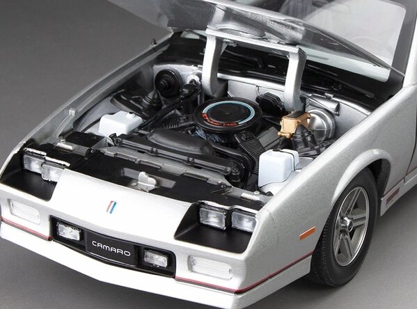 Chevrolet Chevrolet Camaro IROC 1985 - 1:18 - Sun Star
