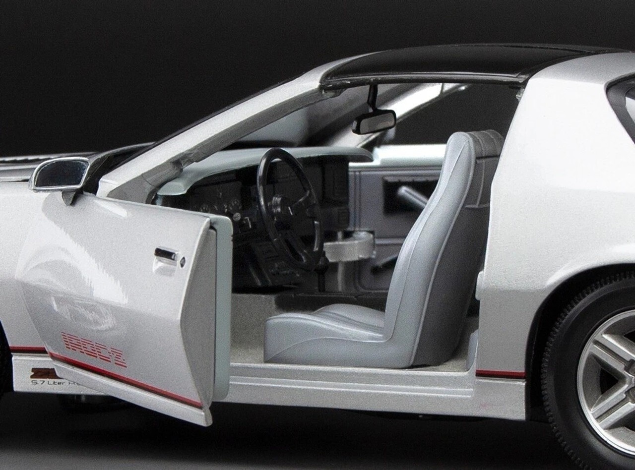 Chevrolet Chevrolet Camaro IROC 1985 - 1:18 - Sun Star