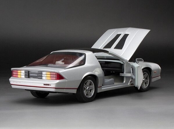 Chevrolet Chevrolet Camaro IROC 1985 - 1:18 - Sun Star