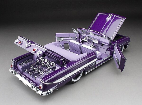Chevrolet Chevrolet Impala Convertible Open Lowrider + Movable Suspension 1961 - 1:18 - Sun Star