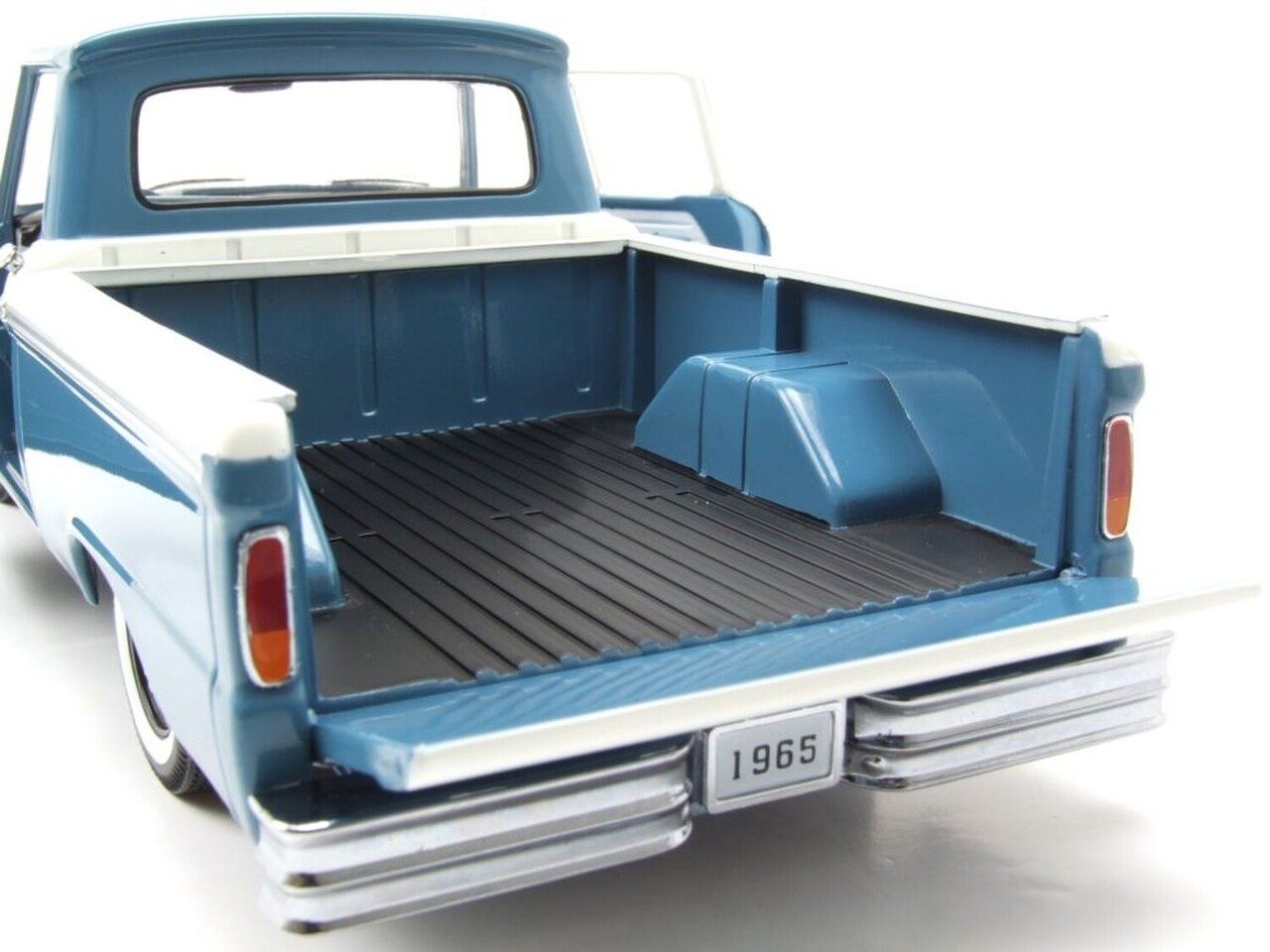 Ford Ford F-100 Custom Cab Pick-Up 1965 - 1:18 - Sun Star