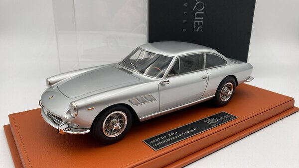Ferrari Ferrari 330 GT 2+2 1965 - 1:18 - Top Marques Collectibles