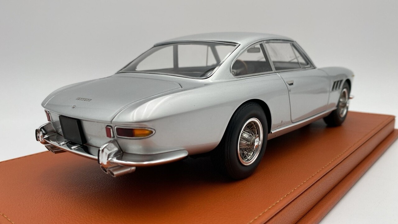 Ferrari Ferrari 330 GT 2+2 1965 - 1:18 - Top Marques Collectibles