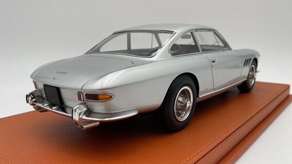 Ferrari Ferrari 330 GT 2+2 1965 - 1:18 - Top Marques Collectibles