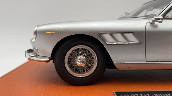 Ferrari Ferrari 330 GT 2+2 1965 - 1:18 - Top Marques Collectibles