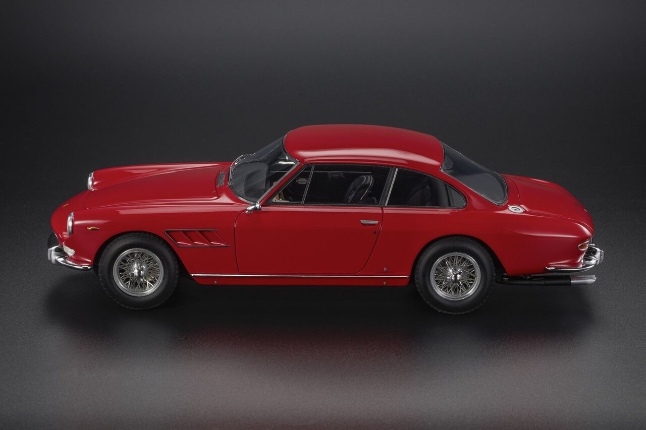 Ferrari Ferrari 330 GT 2+2 1965 - 1:18 - Top Marques Collectibles